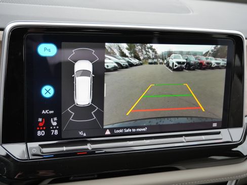 Certified 2025 Volkswagen Atlas SE image 34