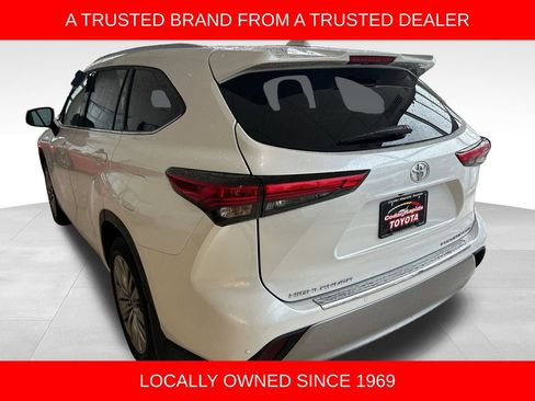 Used 2022 Toyota Highlander Platinum AWD/4WD image 3