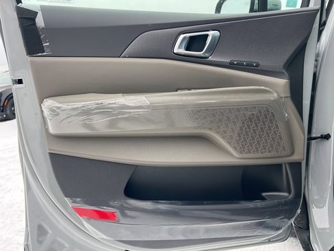 New 2026 Kia Carnival EX image 7