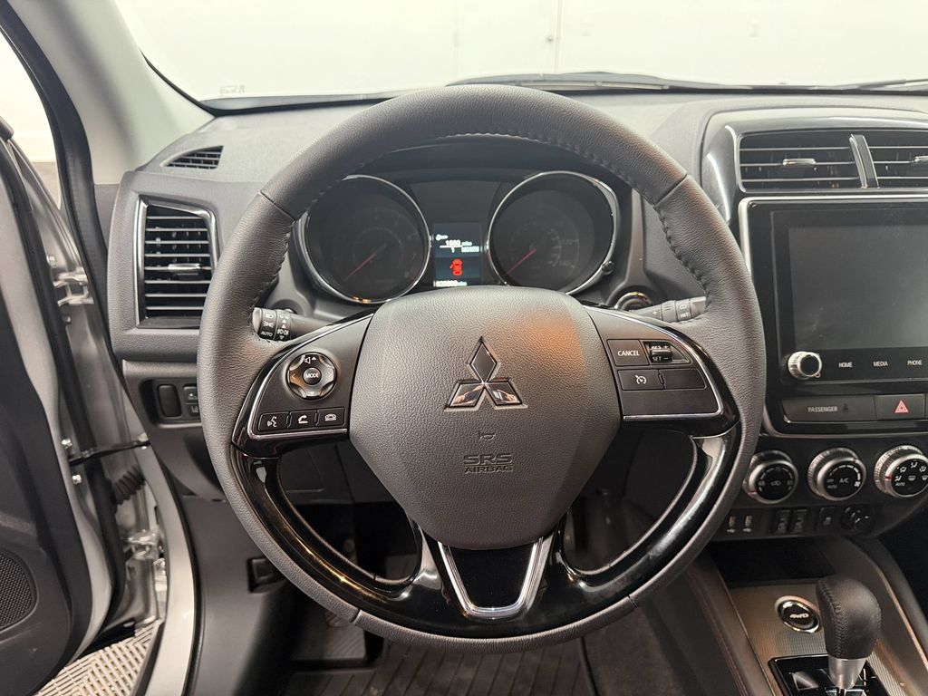 Used 2025 Mitsubishi Outlander Sport SE AWD/4WD image 27
