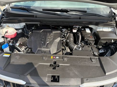Used 2023 Kia Carnival LX FWD image 23