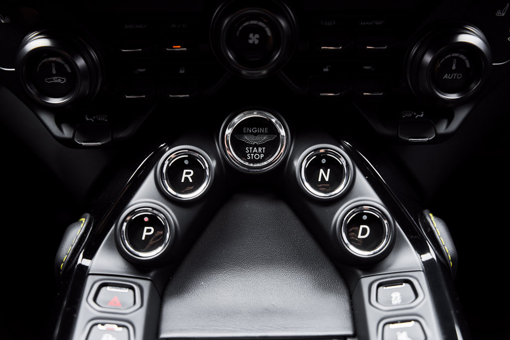 Used 2023 Aston Martin V8 Vantage Coupe RWD image 53