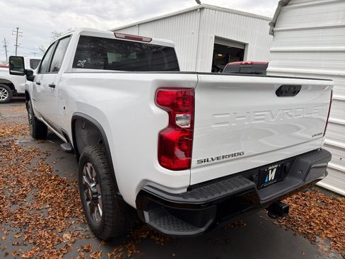 Used 2025 Chevrolet Silverado 2500 Custom w/ Custom Convenience Package image 3