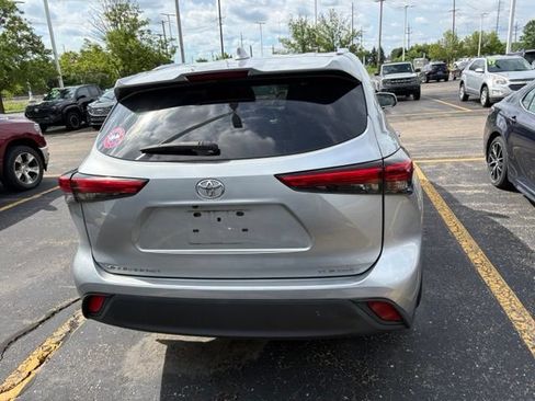 Used 2021 Toyota Highlander XLE AWD/4WD image 5