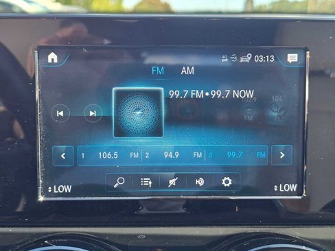 Used 2021 Mercedes-Benz GLB 250 4MATIC image 27