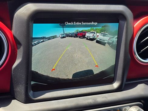 Used 2022 Jeep Wrangler Unlimited Rubicon w/ Steel Bumper Group AWD/4WD image 5