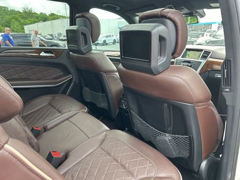 Used 2014 Mercedes-Benz GL 550 4MATIC image 44