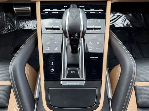 Certified 2023 Porsche Cayenne Turbo S AWD/4WD image 24
