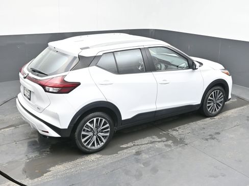 Used 2021 Nissan Kicks SV image 32