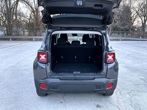 Used 2021 Jeep Renegade Latitude image 9