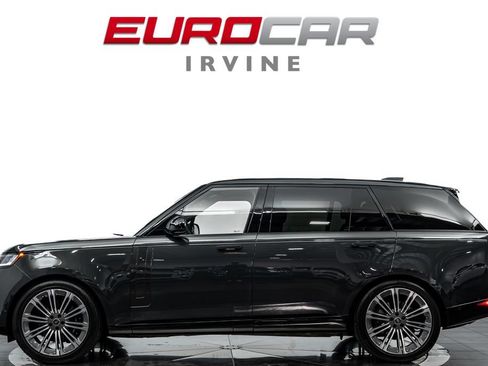 Used 2025 Land Rover Range Rover Long Wheelbase SE AWD/4WD image 2