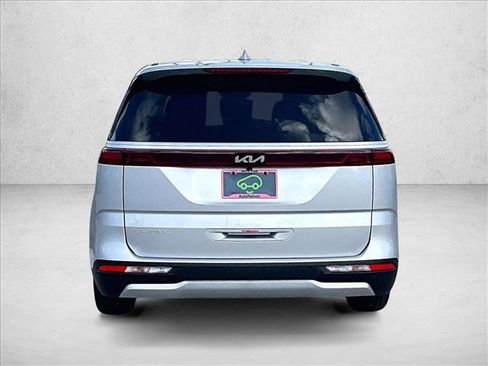 Used 2023 Kia Carnival LX FWD image 4