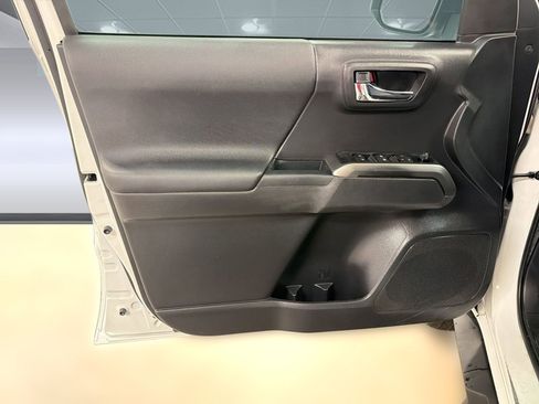 Used 2022 Toyota Tacoma TRD Sport w/ Technology Package RWD image 16