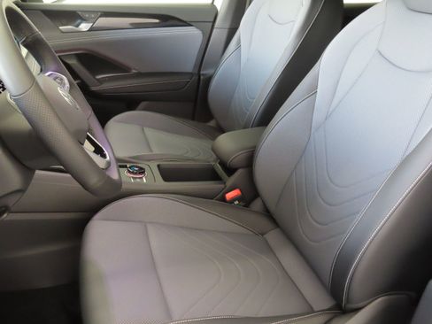 New 2026 Volkswagen Tiguan SE R-Line image 12