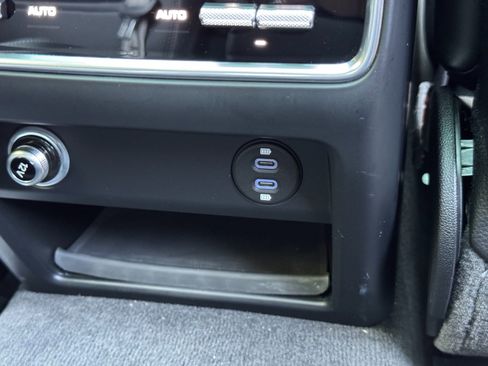 Used 2021 Porsche Cayenne Turbo S image 40