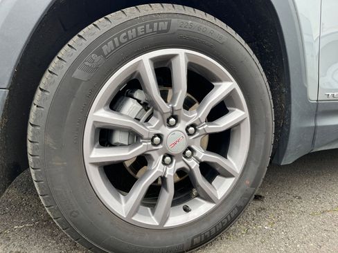 Used 2024 GMC Terrain SLT image 33