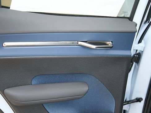 New 2026 Volvo EX30 Cross Country Ultra image 19