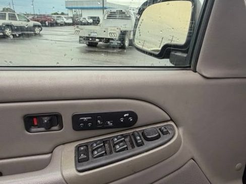 Used 2005 Chevrolet Suburban LT w/ Preferred Equipment Group AWD/4WD image 9