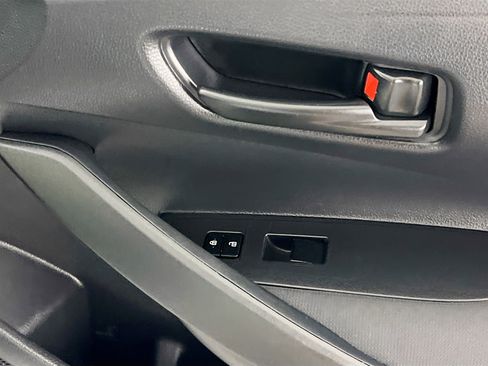 Used 2025 Toyota Corolla LE image 30