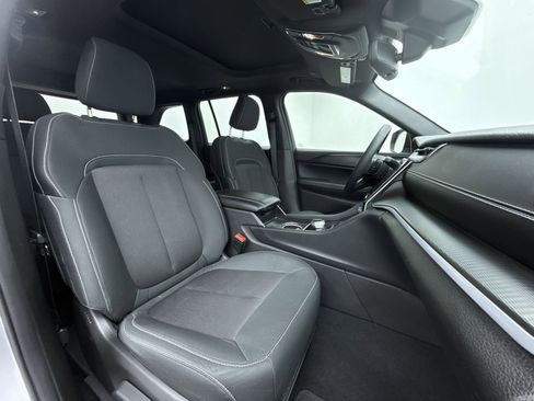 Used 2024 Jeep Grand Cherokee Laredo X w/ Trailer Tow Package image 13