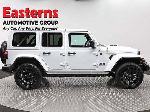 Used 2025 Jeep Wrangler Unlimited Sahara w/ Safety Group AWD/4WD image 4