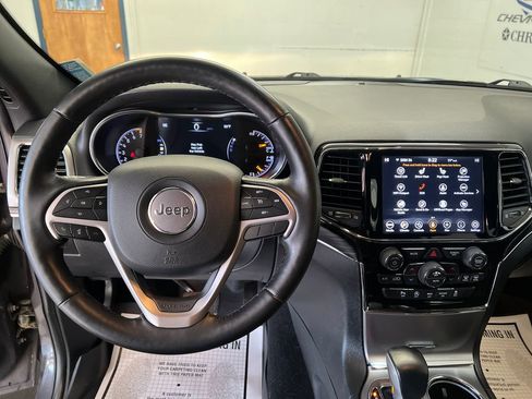 Used 2020 Jeep Grand Cherokee Limited AWD/4WD image 21