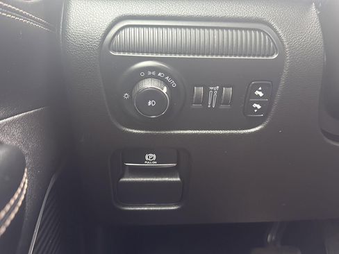 Used 2024 Jeep Wagoneer L Series II w/ Flexible Seating Group image 19