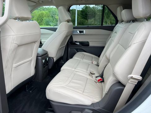 Used 2023 Ford Explorer Platinum w/ Equipment Group 601A AWD/4WD image 4