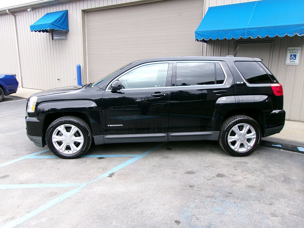 Used 2017 GMC Terrain SLE AWD/4WD image 3