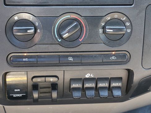 Used 2008 Ford F350 4x4 Regular Cab DRW Super Duty image 14