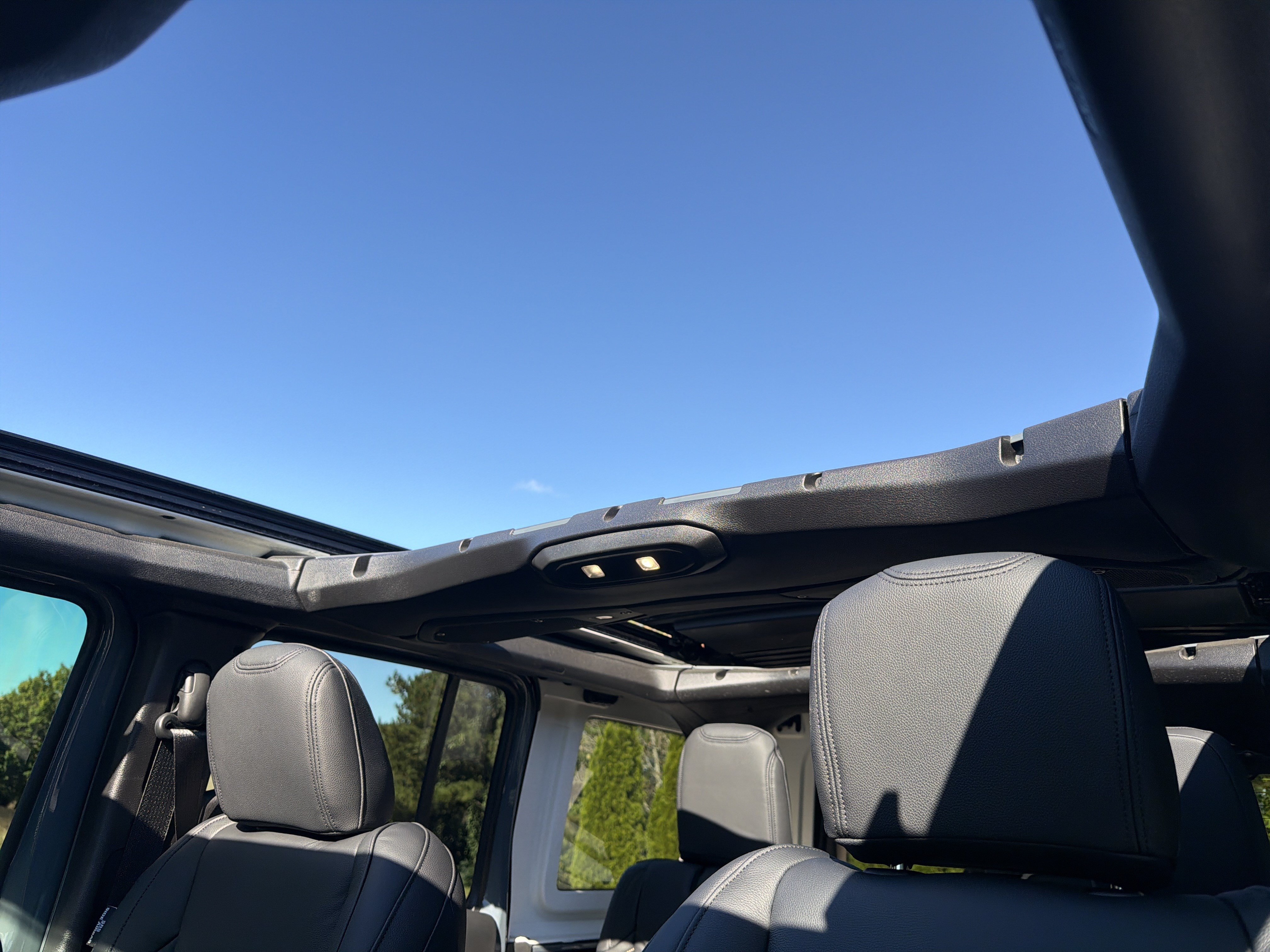 Used 2024 Jeep Wrangler Unlimited Sahara AWD/4WD image 8