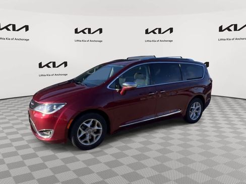 Used 2020 Chrysler Pacifica Limited image 4