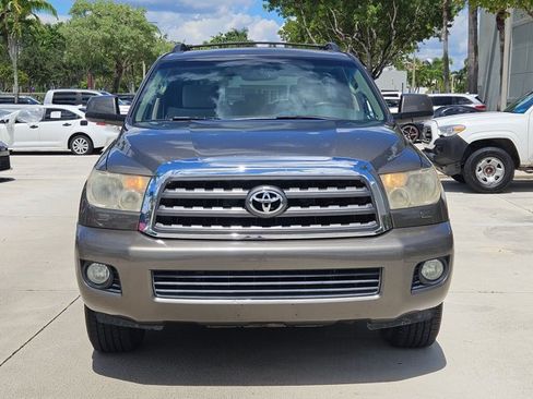 Used 2008 Toyota Sequoia SR5 w/ Towing Pkg AWD/4WD image 2