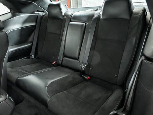 Used 2018 Dodge Challenger R/T Scat Pack w/ Leather Interior Group RWD image 20