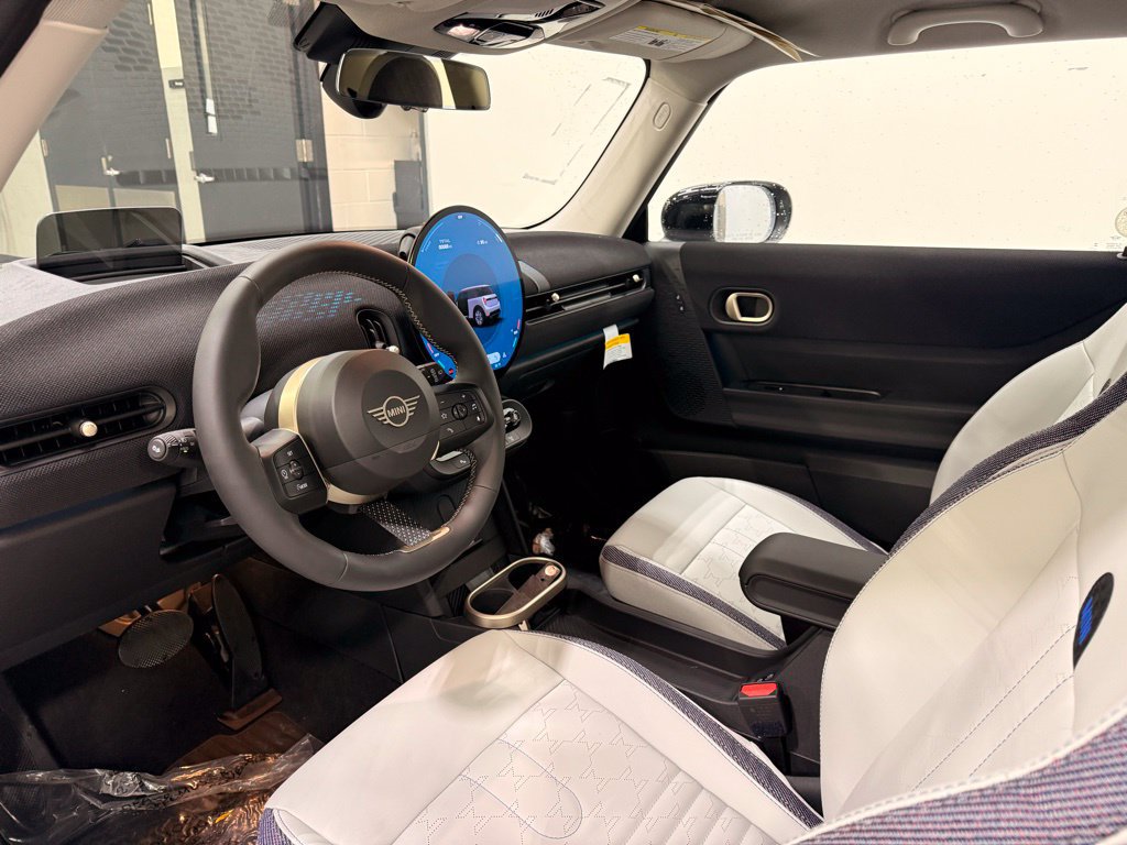 Used 2025 MINI Cooper 2-Door Hardtop FWD image 11