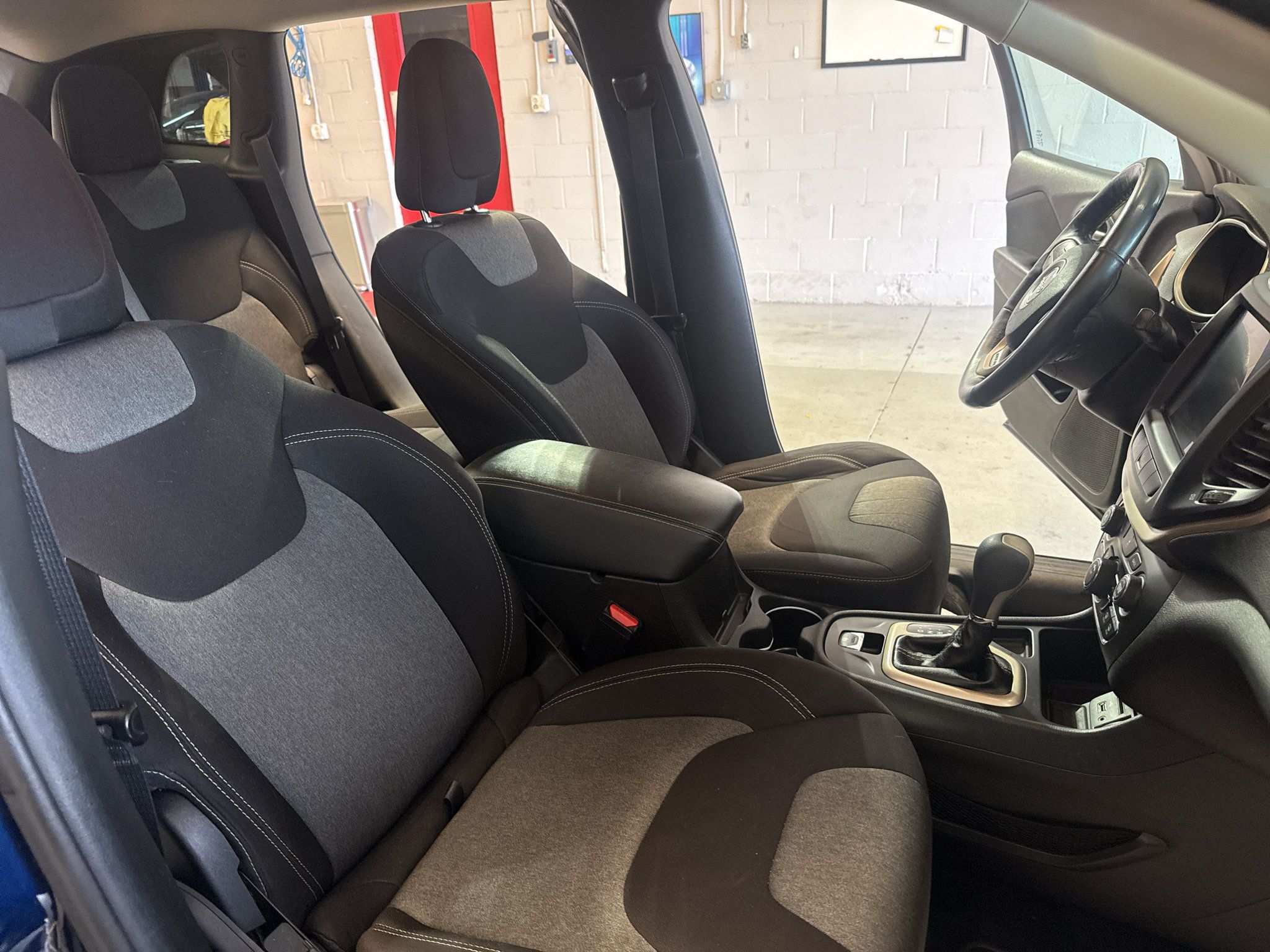 Used 2014 Jeep Cherokee Latitude w/ Cold Weather Group FWD image 22