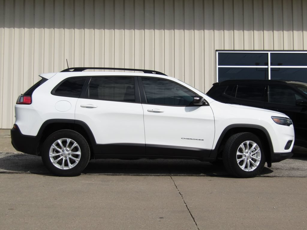 Used 2022 Jeep Cherokee Latitude Lux AWD/4WD image 2