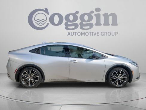 Used 2025 Toyota Prius XLE FWD image 4
