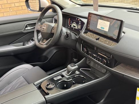 New 2026 Nissan Rogue Platinum AWD/4WD image 9