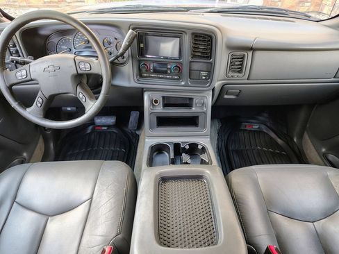 Used 2004 Chevrolet Silverado 2500 LT w/ Skid Plate Package AWD/4WD image 13