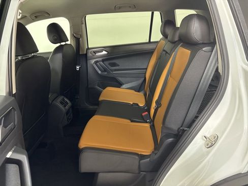 Used 2018 Volkswagen Tiguan SE image 18