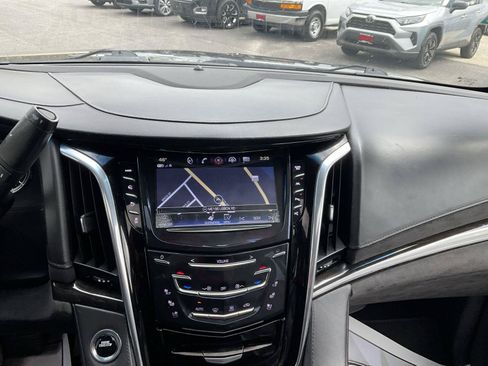 Used 2019 Cadillac Escalade ESV Platinum AWD/4WD image 21