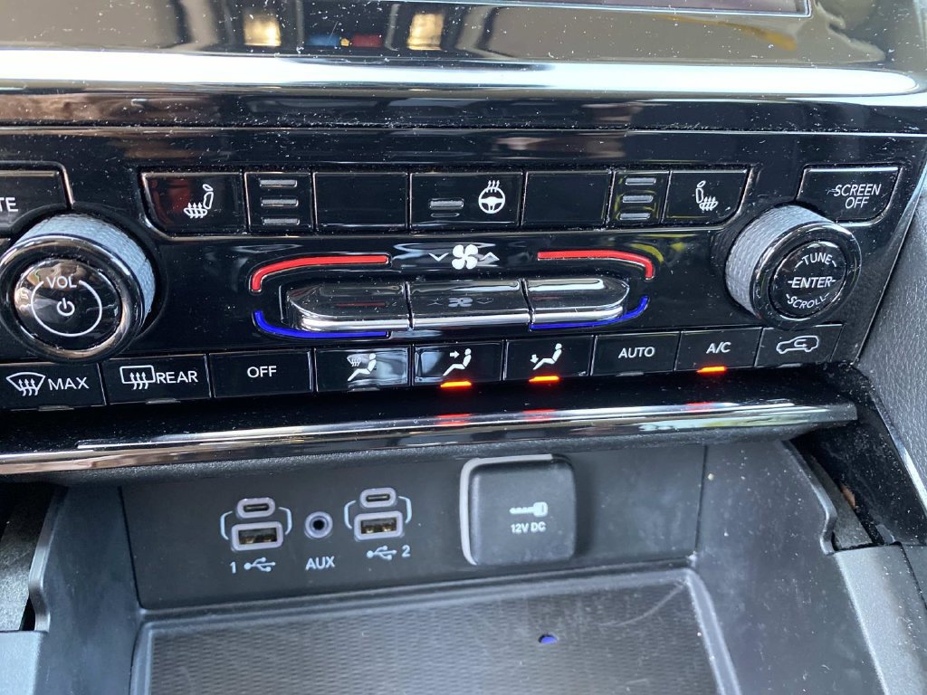 Used 2023 Jeep Grand Cherokee Laredo w/ Luxury Tech Group I AWD/4WD image 14