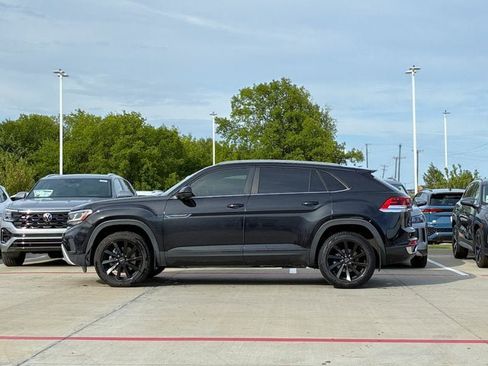Used 2020 Volkswagen Atlas Cross Sport SE w/ Panoramic Sunroof Package FWD image 3