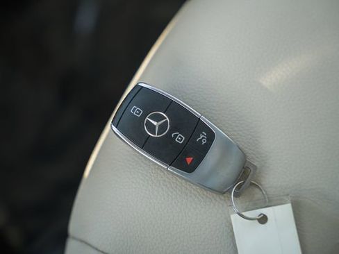 Used 2022 Mercedes-Benz GLB 250 4MATIC image 46