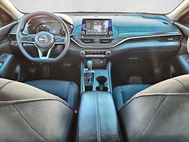 Used 2025 Nissan Altima 2.5 SV FWD image 16