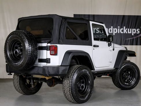 Used 2018 Jeep Wrangler Sport image 8