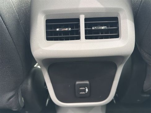 Used 2024 GMC Terrain SLE image 21