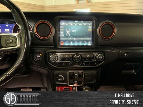 Used 2021 Jeep Gladiator Mojave w/ Dual Top Group AWD/4WD image 18