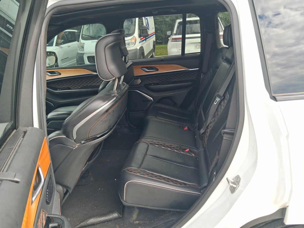 Used 2023 Jeep Grand Cherokee Summit AWD/4WD image 15